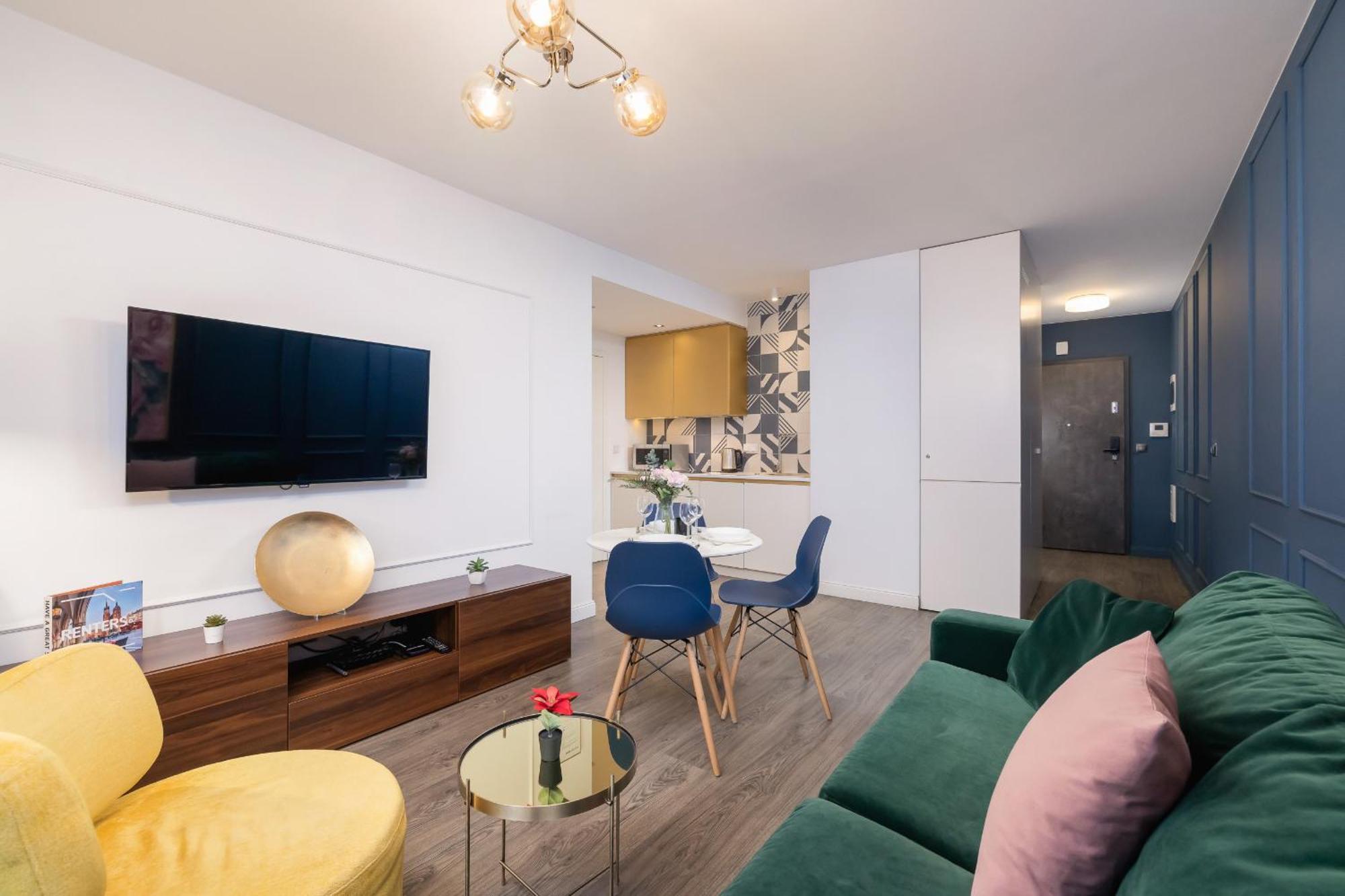 Blue And Green Apartment With Bright Pink Bedroom In Krakow By Noclegi Renters מראה חיצוני תמונה