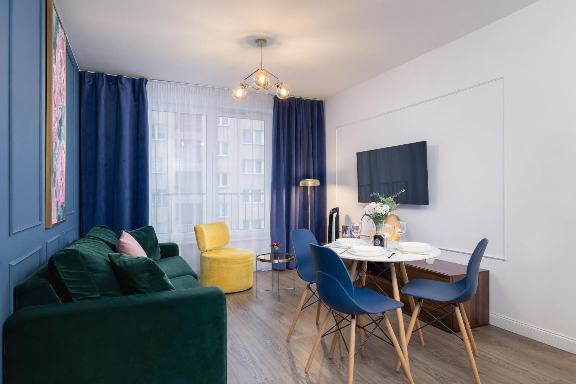 Blue And Green Apartment With Bright Pink Bedroom In Krakow By Noclegi Renters מראה חיצוני תמונה