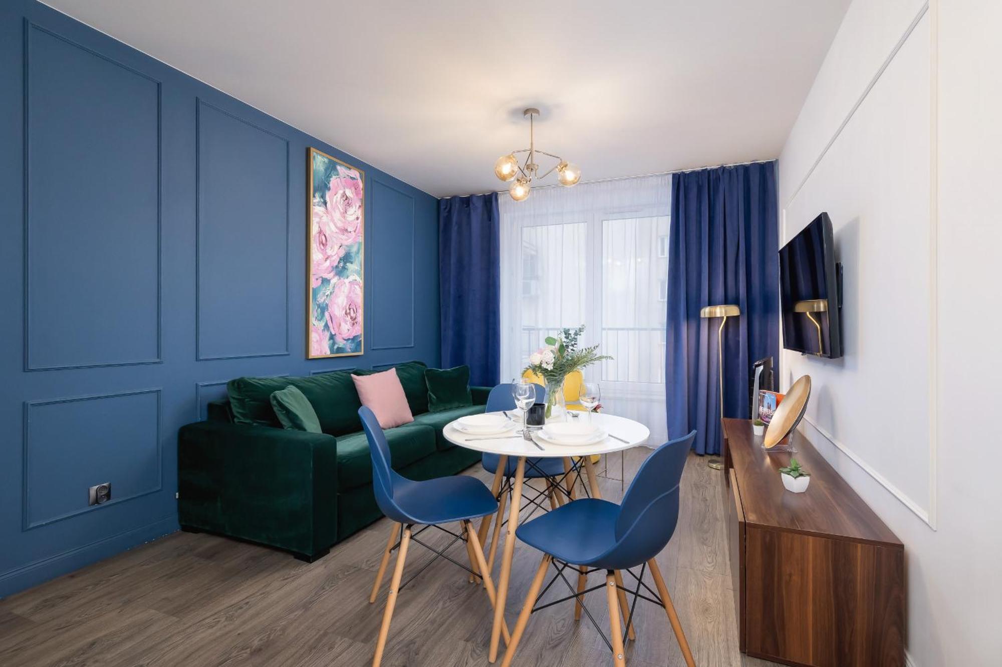 Blue And Green Apartment With Bright Pink Bedroom In Krakow By Noclegi Renters מראה חיצוני תמונה